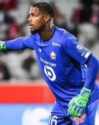  里尔vs巴黎焦点战，VAR介入改判引争议  