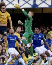  曼联防守漏洞百出遭弱旅羞辱  