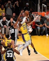  詹姆斯三双助湖人险胜马刺  