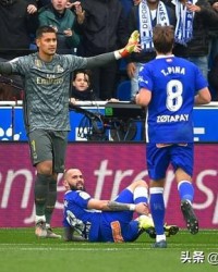  雷恩主场暴雨中战平对手 VAR判罚引发争议  