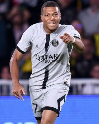  法甲金靴争夺白热化，姆巴佩与拉卡泽特仅差一球  