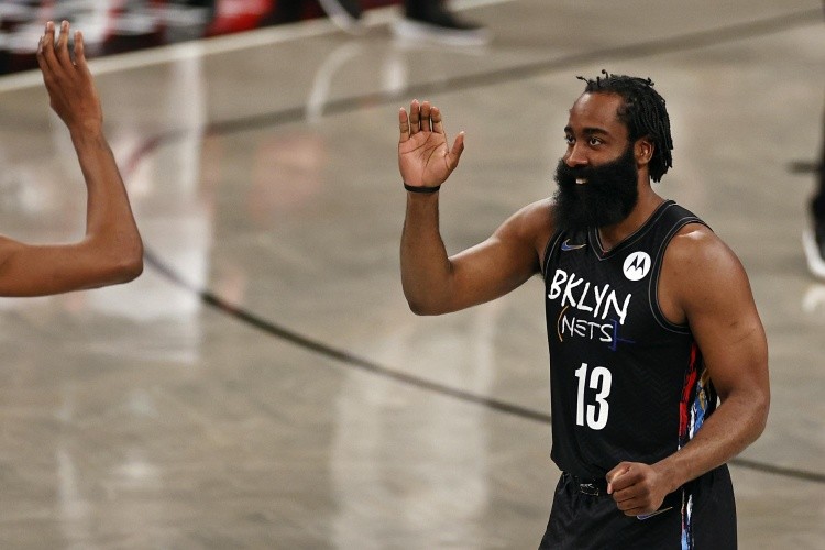  76人官宣哈登正式转战快船  